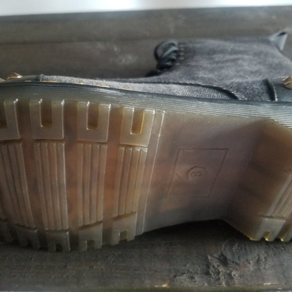 Studded boots? Yes, please! - Picture 3 of 7